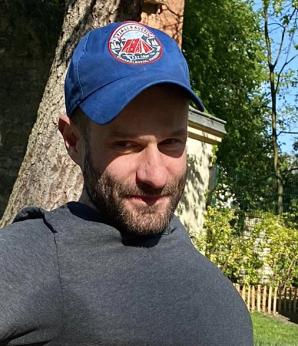 RUTKOWSKI  sta cercando un polacco scomparso a Bergamo, in Italia. Questo è Grzegorz, 38 anni. Sai cosa è successo durante il suo trasferimento in Lussemburgo? Conosci la sua ragazza russa dalla foto Ksenia da Varsavia? Chiama il numero +48 600 007007