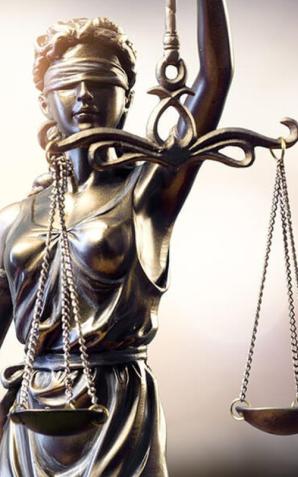 Akt oskarżenia przeciwko byłemu wykładowcy wyższej uczelni w Legnicy o przestępstwa na szkodę studentów